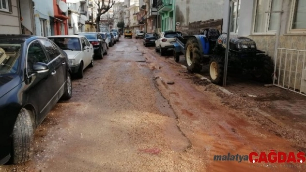 Erdek'te vatandaşlar çukurlara tepki gösteriyor
