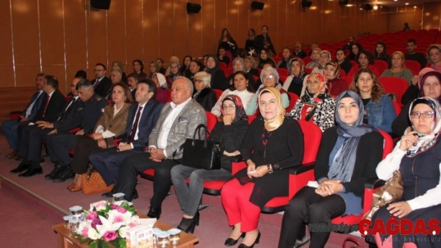 Erdemli 'Kadına Şiddete Hayır' dedi