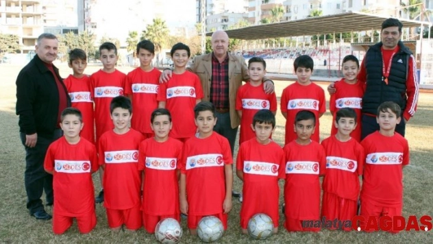 Erdemli'de futbol okuluna ilgi