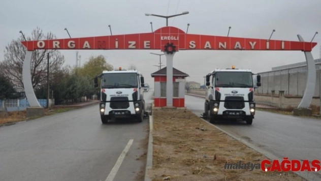 Ereğli Belediyesi OSB'de temizlik çalışmalarını yürütüyor