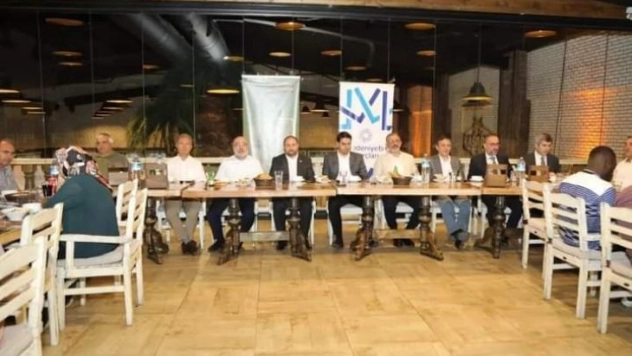 Eren, Kayseri'de Uluslararası Öğrenciler Akademisi Bayramlaşma programına katıldı