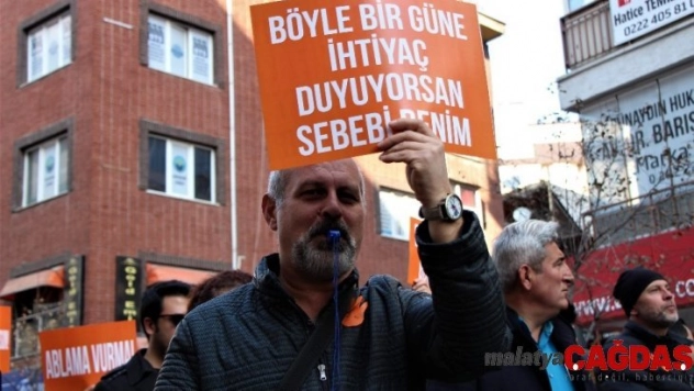 Erkekler bu kez kadınlar için yürüdü