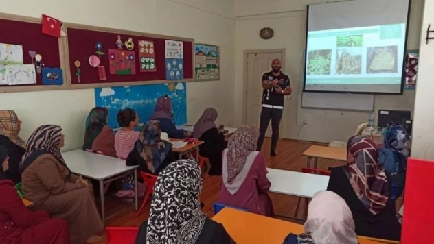 Erzincan'da 'En İyi Narkotik Polisi: Anne' seminerleri sürüyor