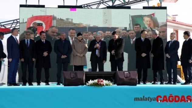 Erzincan'da Köysel Dönüşüm kapsamında örnek köy evleri hak sahiplerine teslim edildi