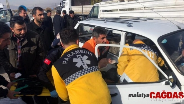 Erzincan'da trafik kazası: 2 yaralı