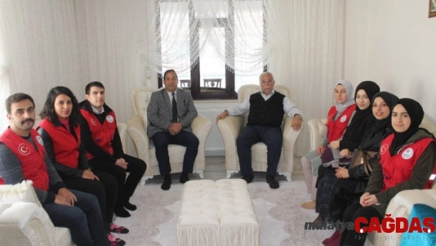 Erzincan Gençlik Merkezi gönüllülerinden öğretmenlere ziyaret