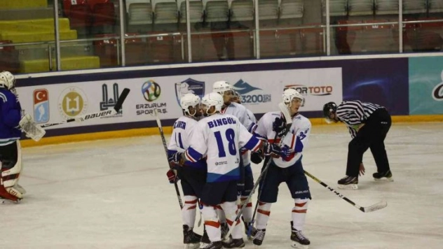 Erzurum Büyükşehir Belediyesi Buz Hokey Takımı, Süper Lig'de şampiyonluğa koşuyor