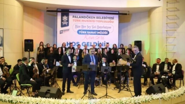 Erzurum'da 'Bize her şey sizi hatırlatıyor' konseri yoğun ilgi gördü