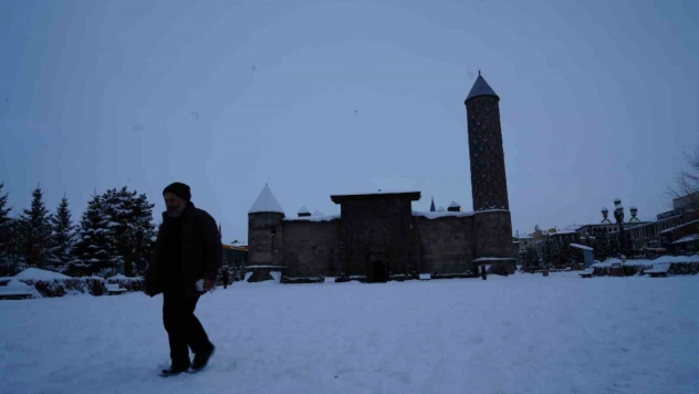 Erzurum'da 690 mahallenin yolu ulaşıma kapalı