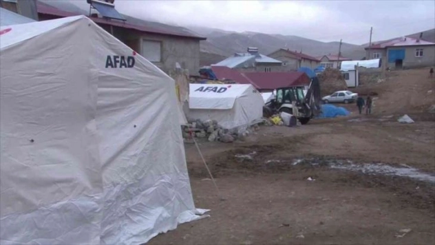 Erzurum'da depremzedelerin yaraları sarılıyor