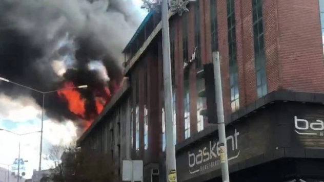 Erzurum'da korkutan yangın, alevler gökyüzünü kapladı