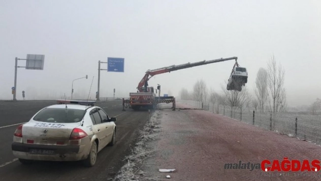 Erzurum'da otomobil uçuruma yuvarlandı: 2 yaralı