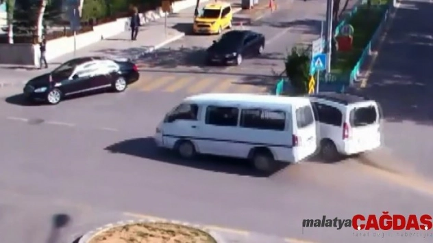 Erzurum'daki trafik kazaları kameralara yansıdı