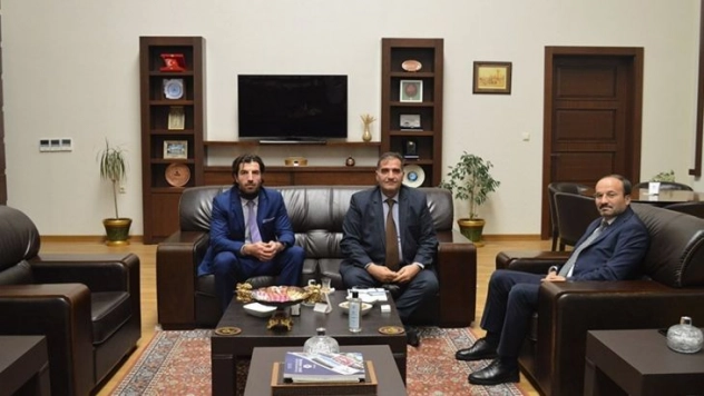 Erzurum Kent Konseyi Engelliler Meclisi Başkanı'ndan Rektör Çakmak'a ziyaret