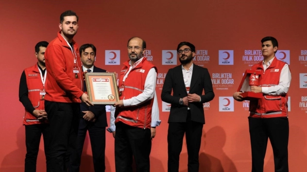 Erzurum Kızılay'a üç ödül