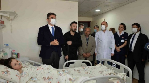 Erzurum Valisi Memiş, Minik Ceren'i ziyaret etti