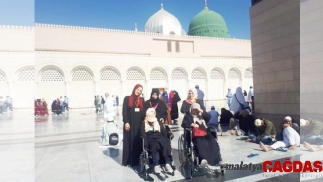 Erzurumlu görme engelli Berna'nın Umre hayali gerçekleşti