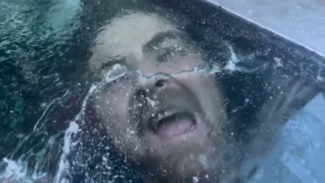 Erzurumlu tiyatro oyuncularının soğukla imtihanı kahkahaya boğdu