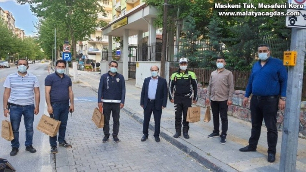 Esenlik, Görev başında ki polisleri unutmadı