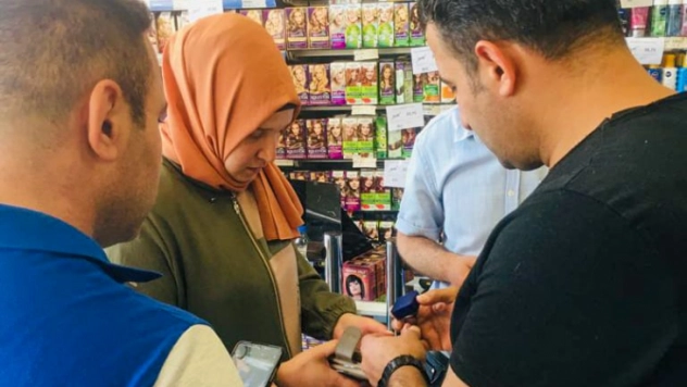 Esenlik Süper Market görevlisinden örnek davranış