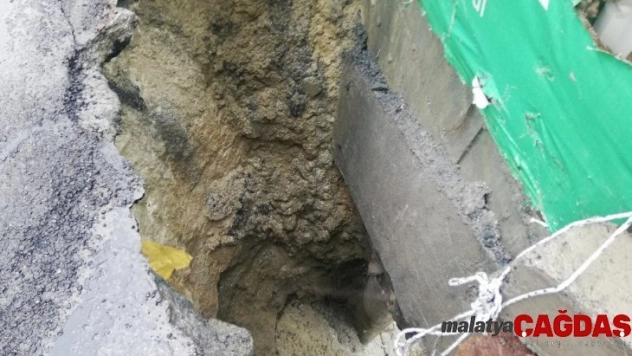 Esenyurt'ta yol çöktü, cadde trafiğe kapatıldı