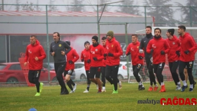 EsEs gözünü Balkes'e dikti