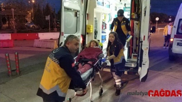 Eşini darp edip üzerine kaynar su döküp yaktı