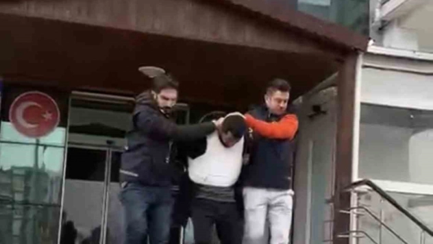 Eşini sokak ortasında öldüren şahıs tutuklandı