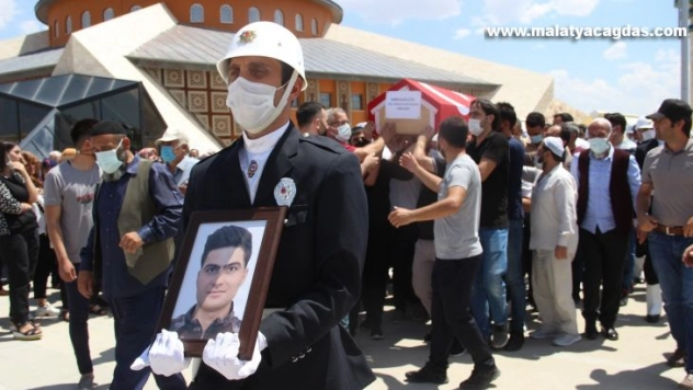 Eşinin öldürdüğü Özel Harekat Polisi toprağa verildi