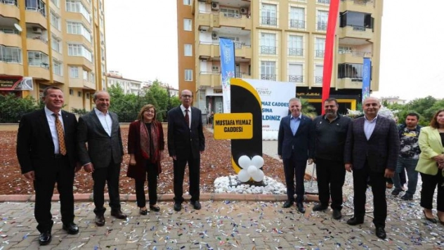 Eski bakanın ismi Gaziantep'teki işlek bir caddeye verildi