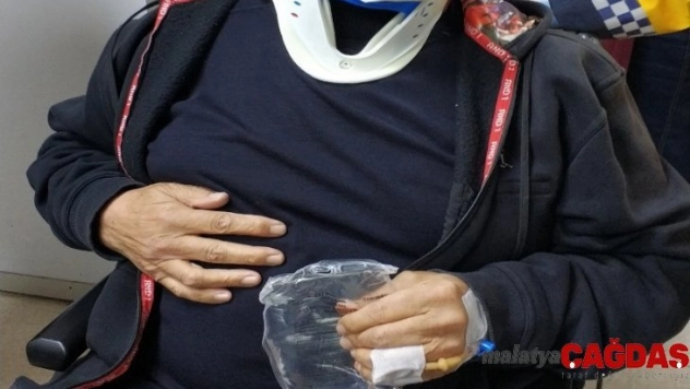 Eski dünya şampiyonu güreşçi kazada yaralandı