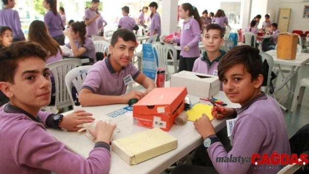 Eski eşyalar yeni oyuncaklara dönüştü