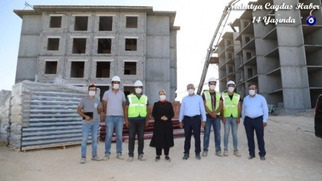 Eskimalatya'da depremzedelerin yaraları sarılıyor