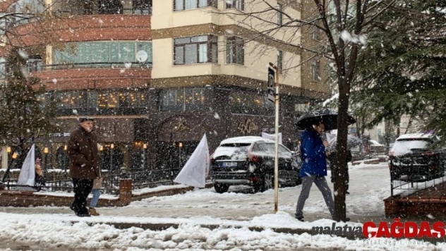 Eskişehir'de kar yağışı yeniden başladı