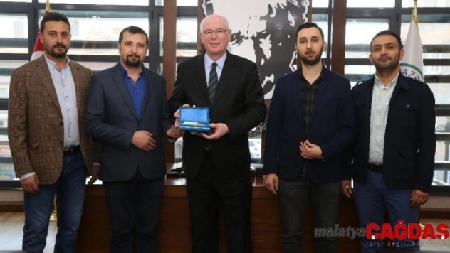 Eskişehir Lületaşı El Sanatları Derneği Kazım Kurt'u ziyaret etti