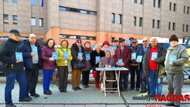 Eskişehirli şair Doğru'nun 'Sevgi Emektir' şiir kitabı okuyucularıyla buluştu