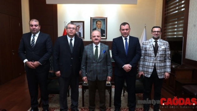 Eskişehirspor'un yeni yöneticileri Vali Çakacak'ı ziyaret etti