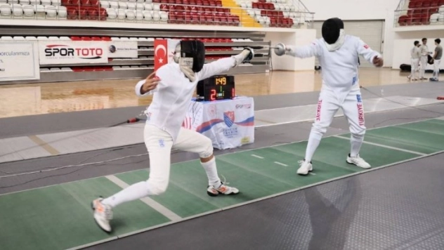 Eskrim şampiyonası tam gaz