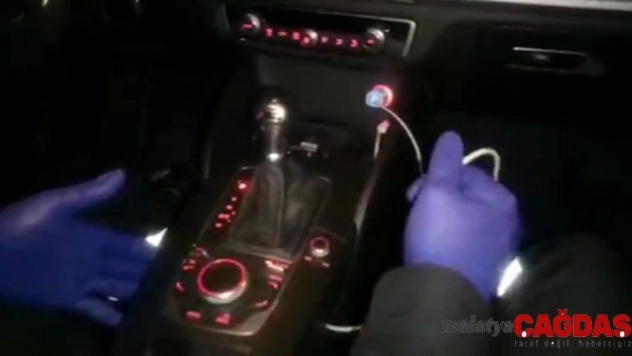 Etiler'de lüks otomobilin vites zulasından uyuşturucu fışkırdı