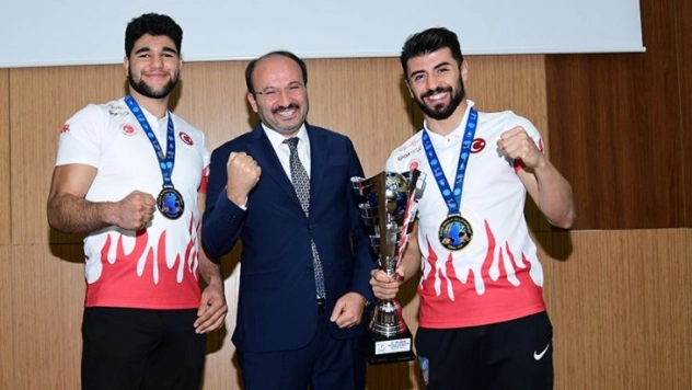 ETÜ Rektörü Prof. Dr. Çakmak başarılı sporcuları tebrik etti