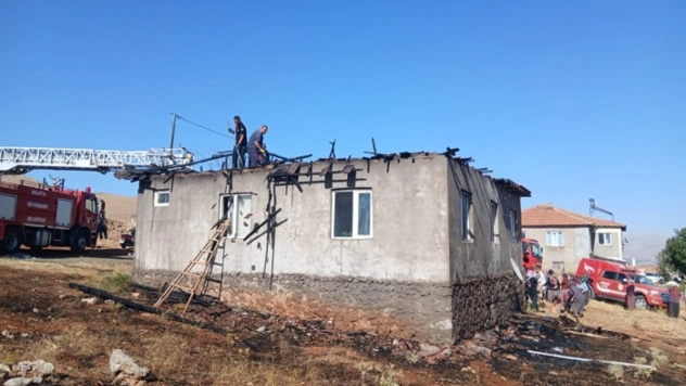 Ev Yangını Maddi Hasara Yol Açtı