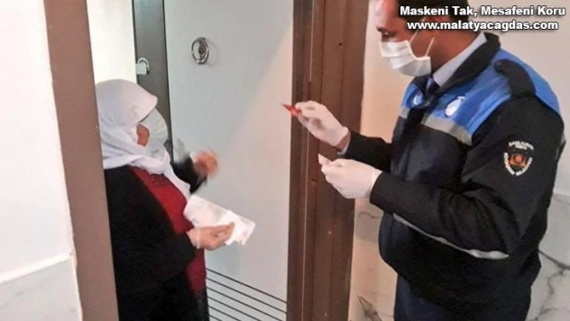 Evde kalan vatandaşların imdadına zabıta yetişiyor
