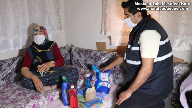 Evden çıkamayanların yardımına ekipler koşuyor