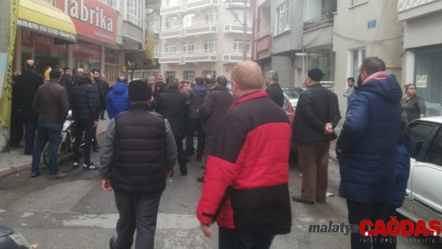 Evden kaçan kızlarını geri götürmek için geldiler, karakolluk oldular