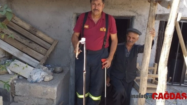 Eve giren yılan etkisiz hale getirildi