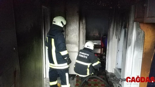 Evi yakanı bulun diye feryat edip bayıldı, evi yaktığı için gözaltına alındı