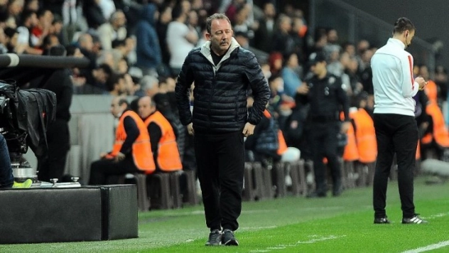 Yeni transferlerini kampa yetiştirmek istiyor