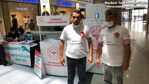 Evlat nöbetindeki aileler Covid-19 aşısı oldu, herkesi aşı olmaya davet etti