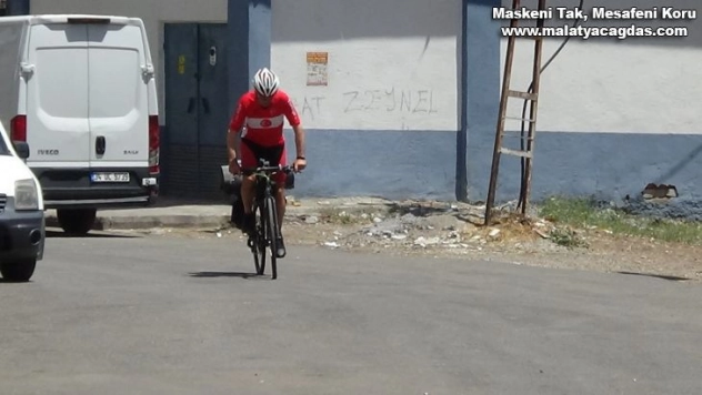 Evlat nöbetindeki aileler için bisikletle bin 700 kilometre pedal çevirdi