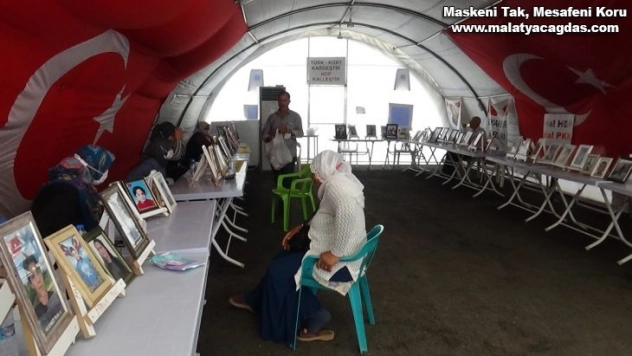 Evlat nöbetindeki anne oğluna teslim olması için çağrıda bulundu